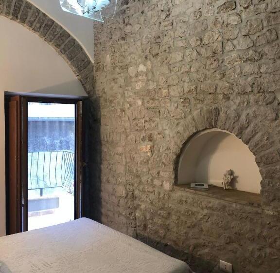 اتاق لوکس با بالکن, B&b Le Principesse