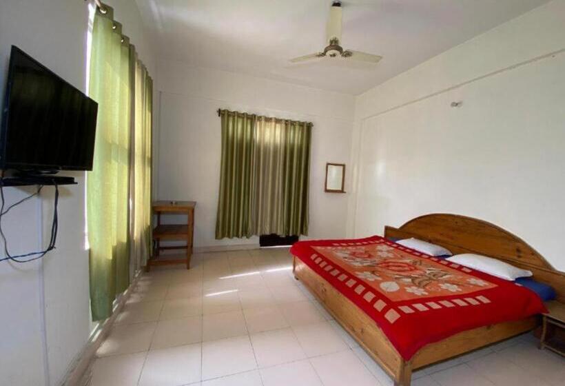 اتاق استاندارد, Goroomgo Kanara Hotel Bhimtal   Parking Facilities   Excellent Service