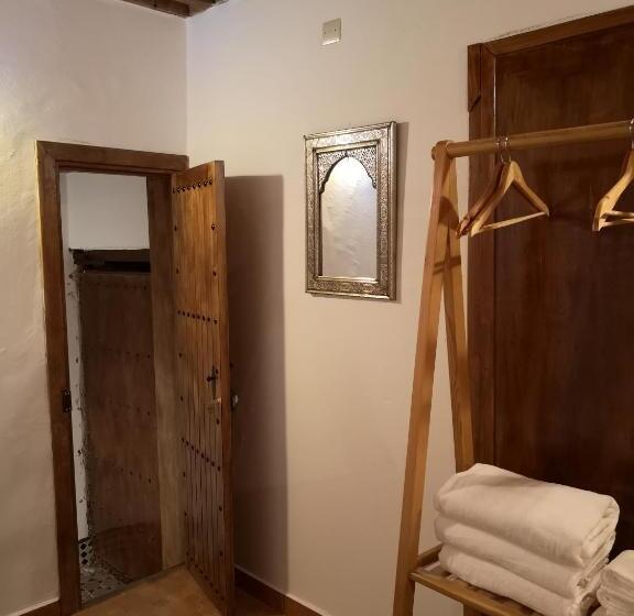 اتاق استاندارد سه نفره, Riad & Café Culturel Bab El Fan