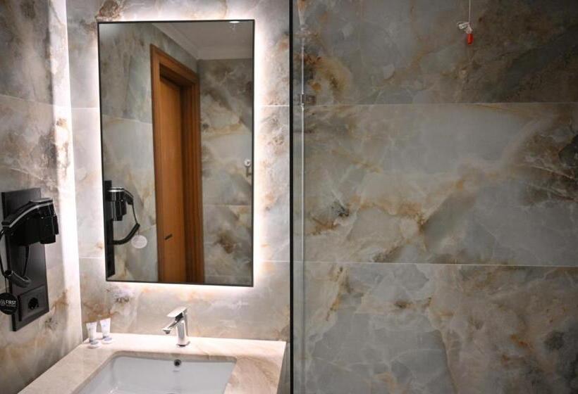 اتاق استاندارد, Adria Palace