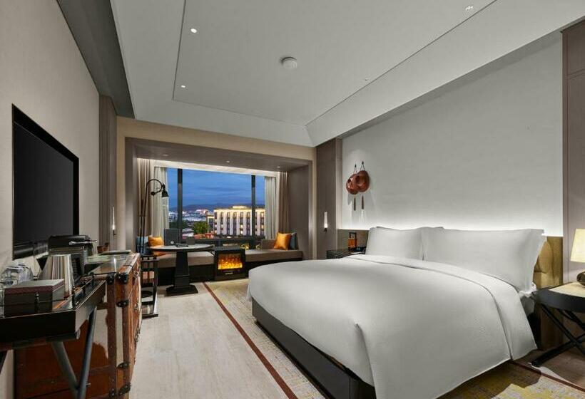 带大床的行政房间, Hilton Shigatse
