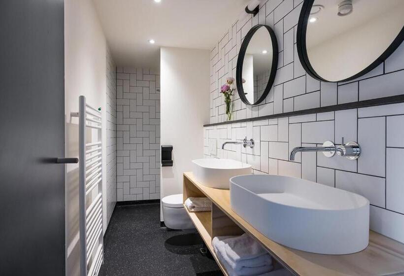 جناح جونيور مزوَّد بشرفة, Stadshotel Steegoversloot