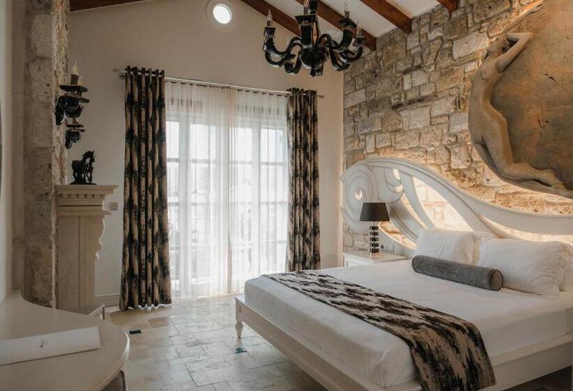 اتاق لوکس با بالکن, Monreve Alaçatı