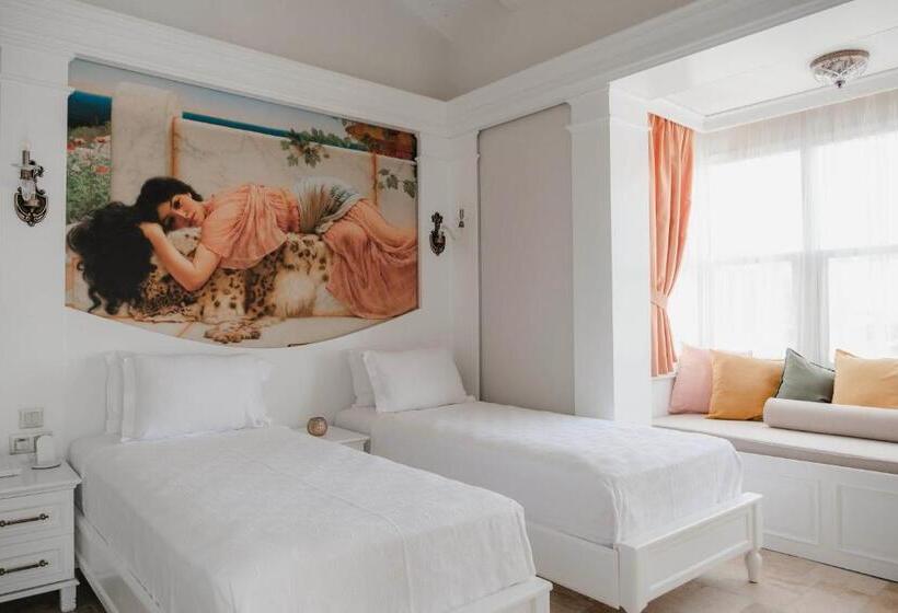 اتاق لوکس با بالکن, Monreve Alaçatı