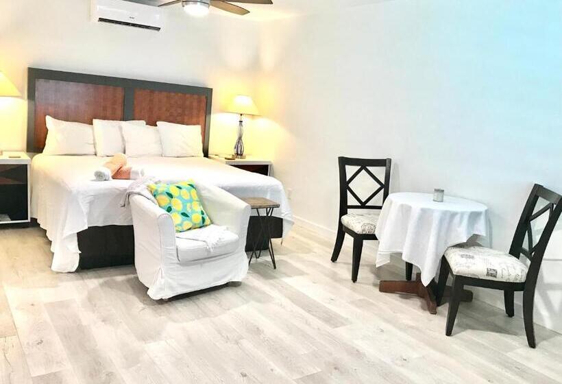 Deluxe Suite King Bed, Organic Beach Retreat