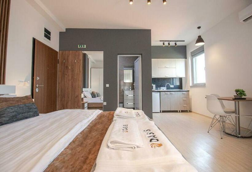 استودیوی استاندارد, Oasis Apartments