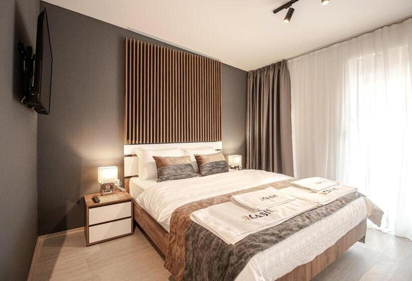 استودیوی استاندارد, Oasis Apartments
