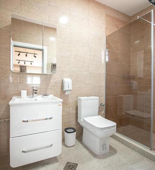 استودیوی استاندارد, Oasis Apartments