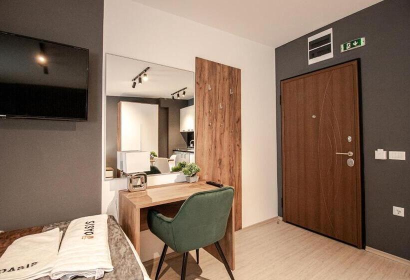 استودیوی استاندارد, Oasis Apartments