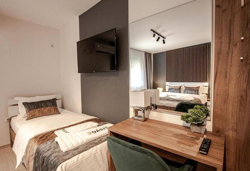 استودیوی استاندارد, Oasis Apartments