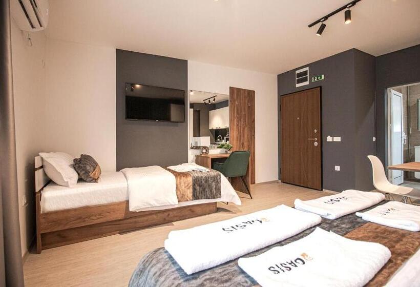 استودیوی استاندارد, Oasis Apartments