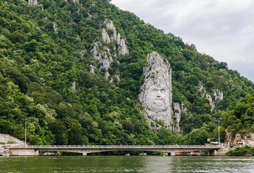 Suite with lake view, Pensiunea Decebal   Cazanele Dunarii