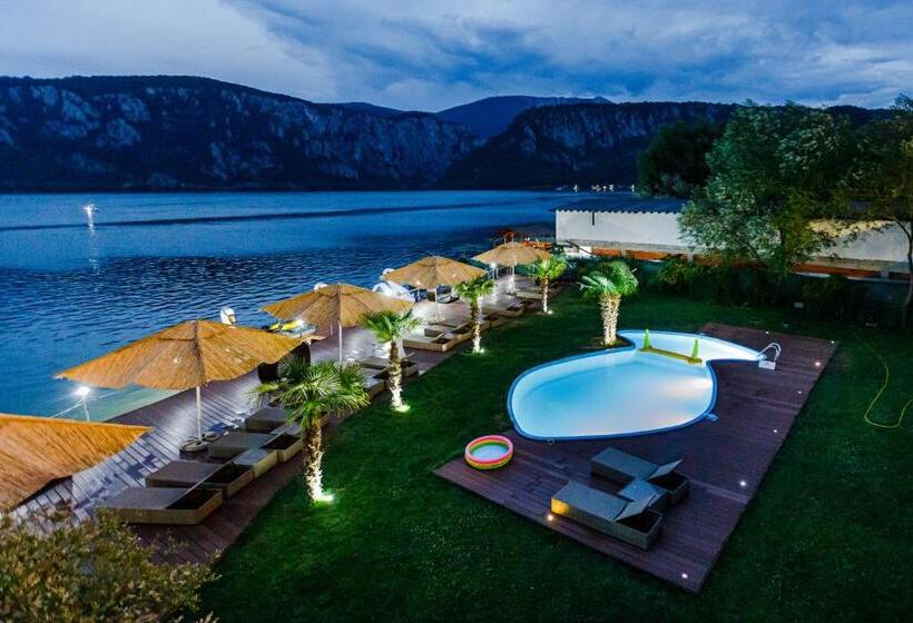 Suite with lake view, Pensiunea Decebal Resort   Cazanele Dunarii