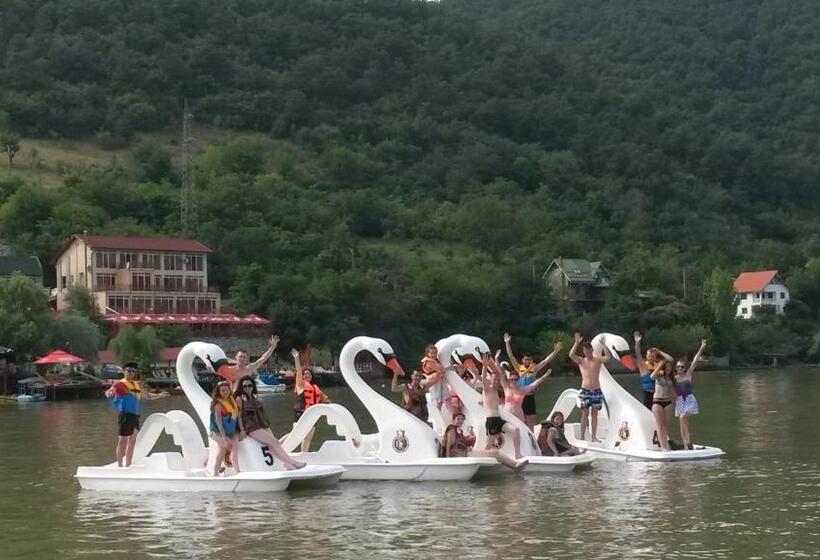 اتاق استاندارد سه تخته با چشم‌انداز, Pensiunea Decebal Resort   Cazanele Dunarii