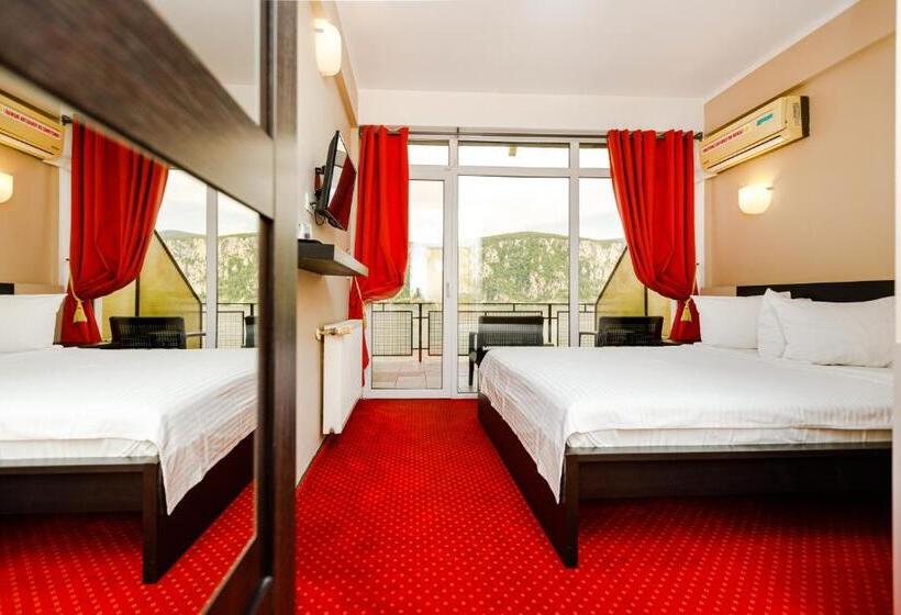 اتاق استاندارد سه تخته با چشم‌انداز, Pensiunea Decebal Resort   Cazanele Dunarii