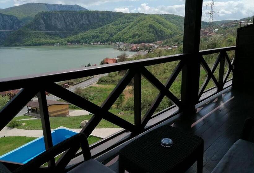 اتاق لوکس با بالکن و چشم‌انداز دریا, Pensiunea Decebal Resort   Cazanele Dunarii