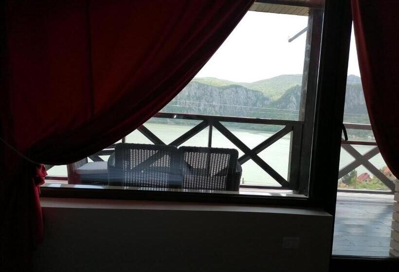 اتاق لوکس با بالکن و چشم‌انداز دریا, Pensiunea Decebal Resort   Cazanele Dunarii