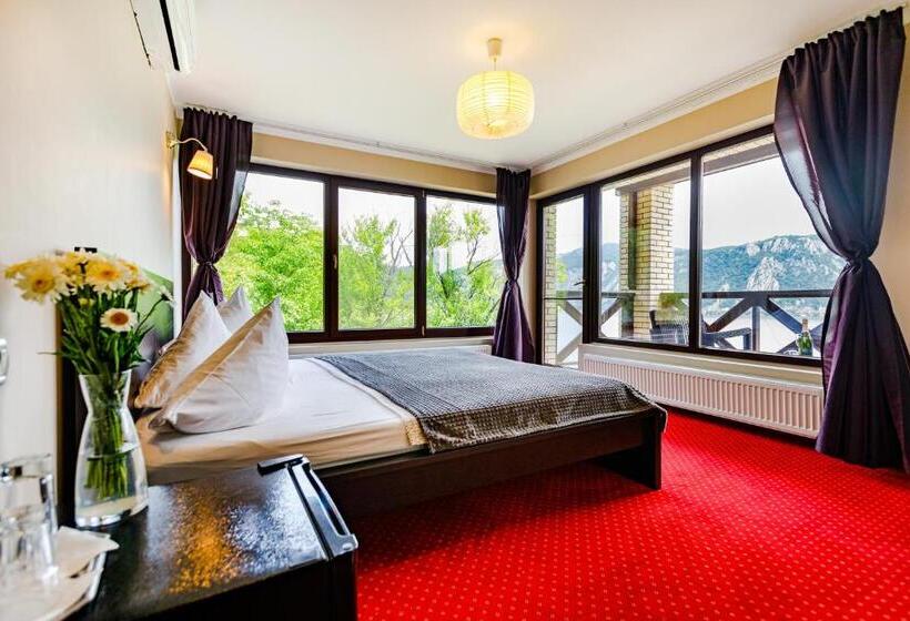 اتاق لوکس با بالکن و چشم‌انداز دریا, Pensiunea Decebal Resort   Cazanele Dunarii