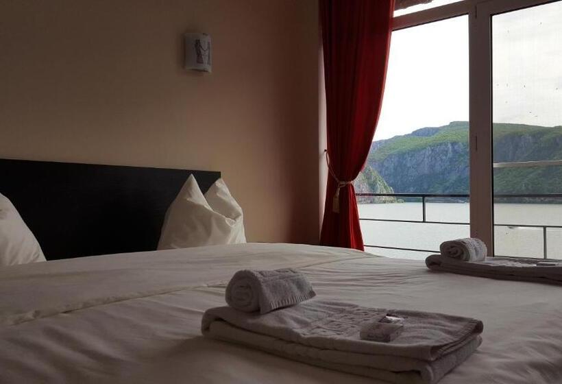 Suite with lake view, Pensiunea Decebal   Cazanele Dunarii