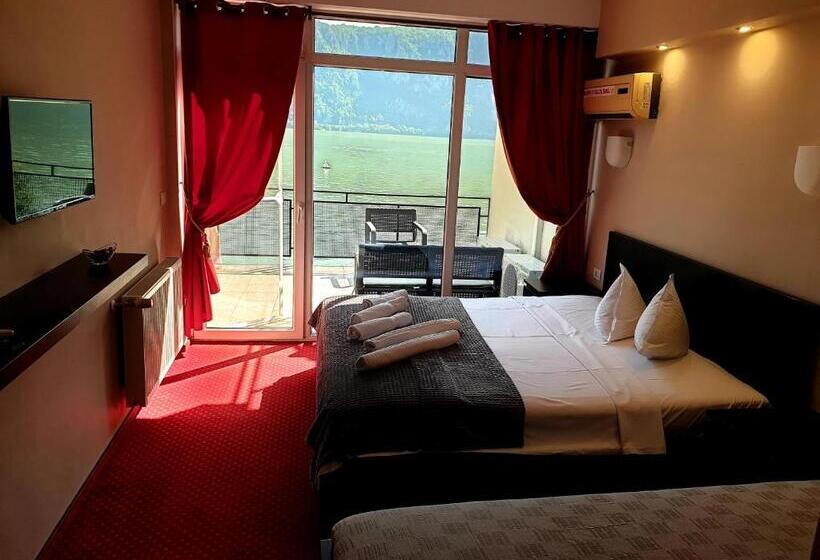اتاق استاندارد سه تخته با چشم‌انداز, Pensiunea Decebal Resort   Cazanele Dunarii