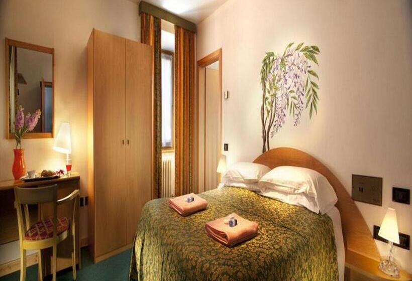 اتاق استاندارد سه نفره, Grand Hotel Rabbi