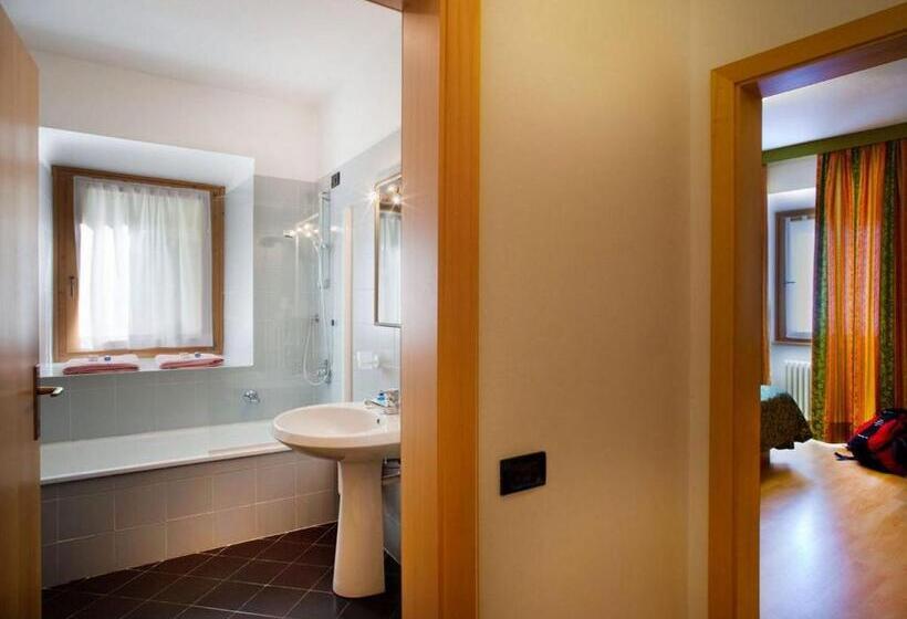 اتاق استاندارد سه نفره, Grand Hotel Rabbi