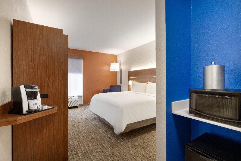 اتاق استاندارد با تخت بزرگ, Holiday Inn Express Hotel & Suites Auburn   University Area, An Ihg