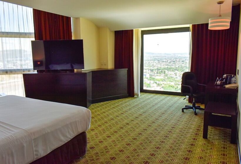 اتاق استاندارد با تخت بزرگ, Hilton Queretaro