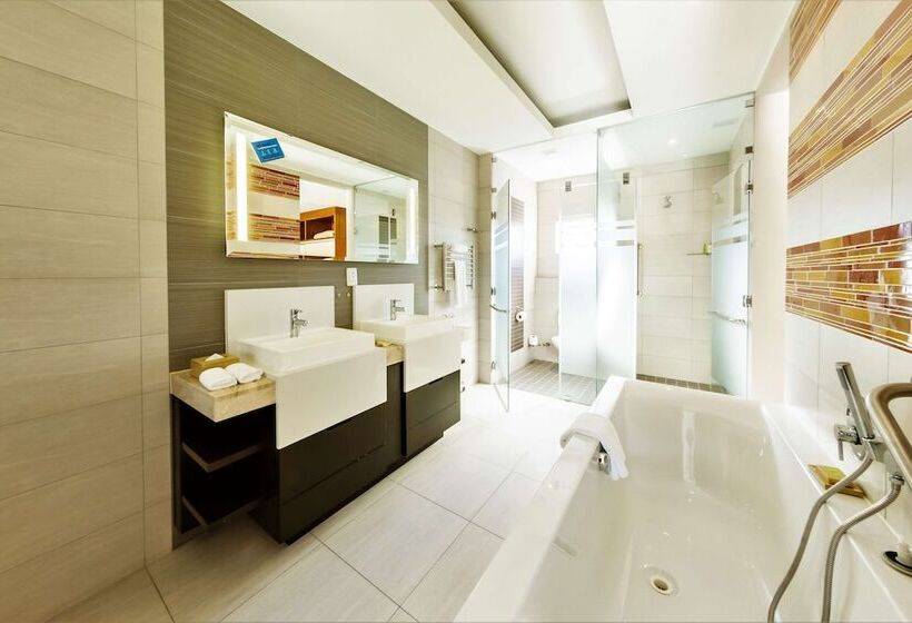 Deluxe Room, Doubletree By Hilton Cape Town Upper Eastside