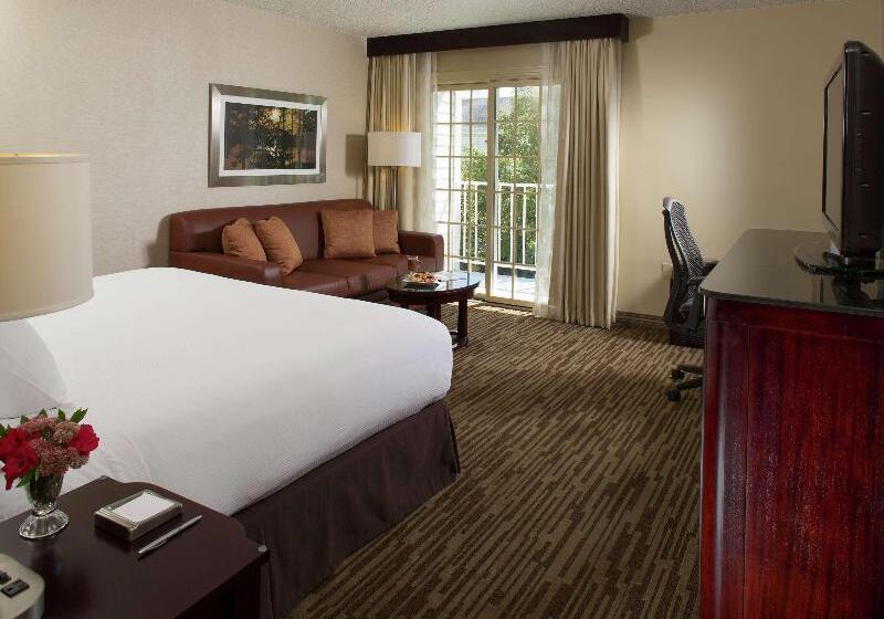 اتاق استاندارد با بالکن, Doubletree Raleigh Durham Airport At Research Triangle Park