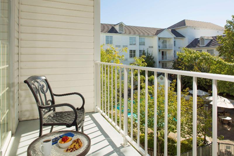 Standard Room with Balcony, Doubletree By Hilton Raleigh Durham Aprt @ Research Triangle