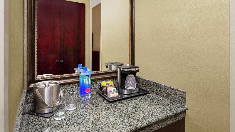 اتاق استاندارد با تخت بزرگ, Doubletree Raleigh Durham Airport At Research Triangle Park