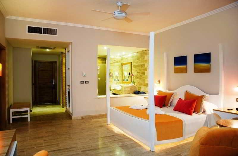اتاق استاندارد با تخت بزرگ برای معلولان, Doubletree Raleigh Durham Airport At Research Triangle Park