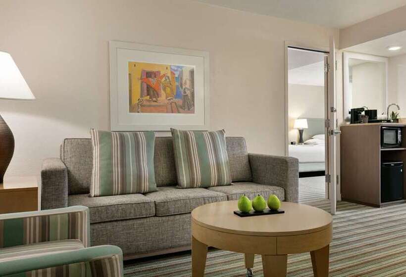 سوییت, Embassy Suites By Hilton Nashville At Vanderbilt