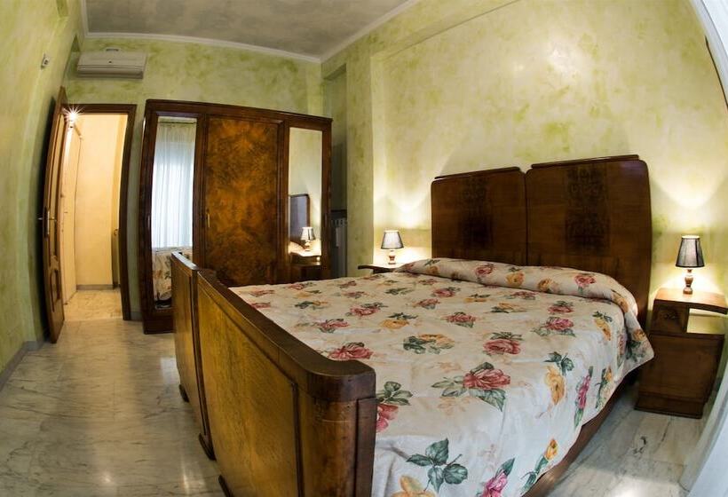 Standard Room, Giornate Romane