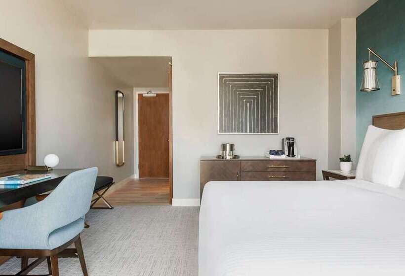带大床的豪华间, Hilton Branson Convention Center