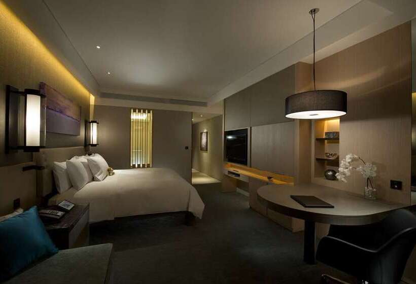 带大床的豪华间, Hilton Branson Convention Center