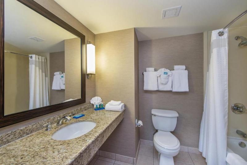 سوییت, Holiday Inn Express Hotel & Suites Auburn, An Ihg