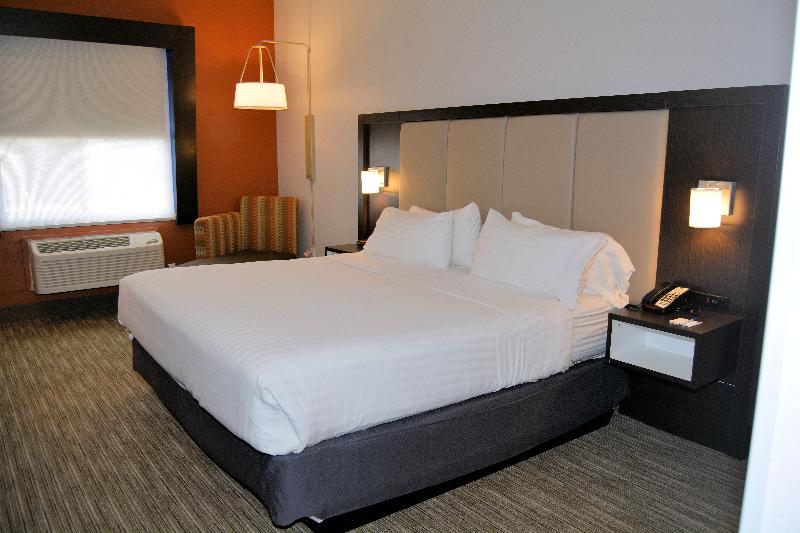 اتاق استاندارد با تخت بزرگ برای معلولان, Holiday Inn Express Hotel And Suites Abilene, An Ihg
