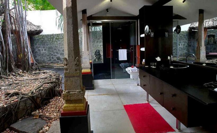 بانگلوی استاندارد, Niraamaya Wellness Retreats, Surya Samudra, Kovalam