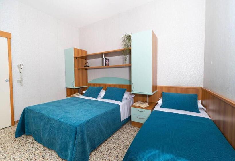 Standard Triple Room, Sampaoli