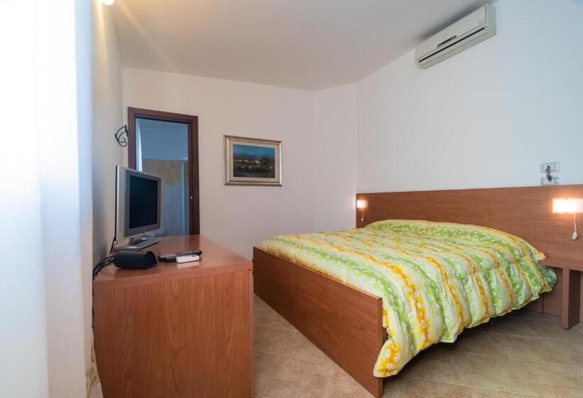 اتاق اکونومی, Bonsai B&b Alghero