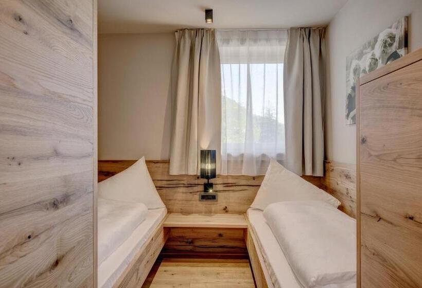 سوییت با چشم‌انداز استخر, Saltauserhof