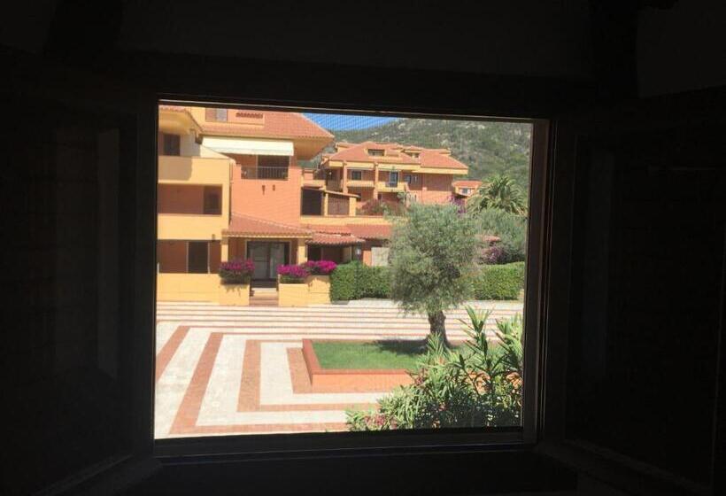 آپارتمان 1 خوابه با چشم‌انداز استخر, Marinella, Sardegna