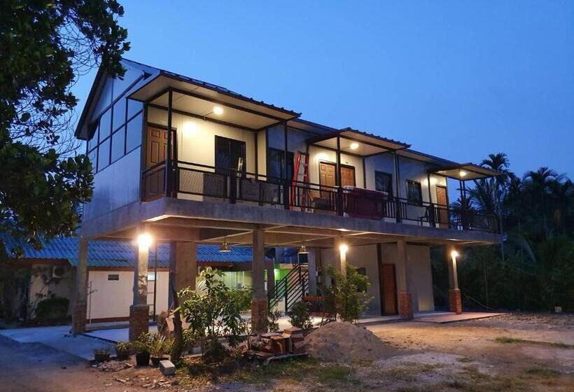 اتاق استاندارد با چشم‌انداز باغ, Green Happy Homestay