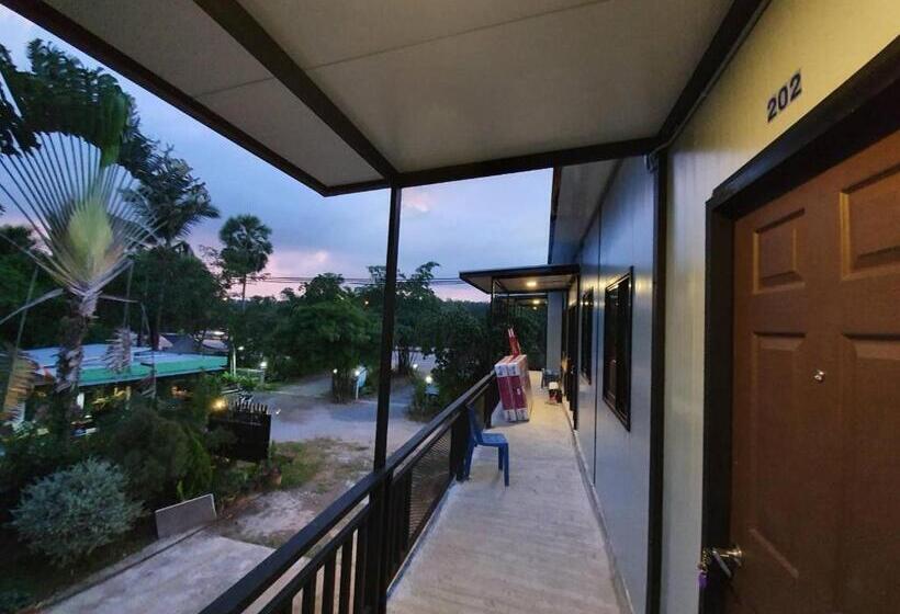 اتاق استاندارد با چشم‌انداز باغ, Green Happy Homestay