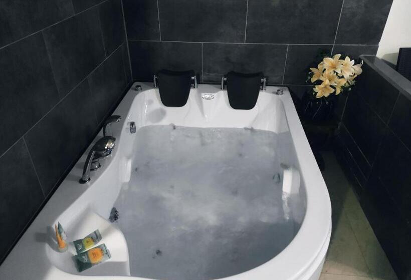 اتاق استاندارد با وان آب گرم, Hostal Ajavi Del Sur