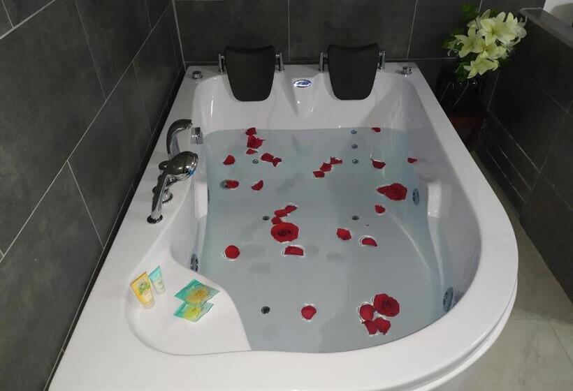 اتاق استاندارد با وان آب گرم, Hostal Ajavi Del Sur