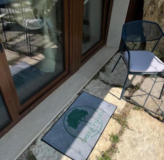 اتاق لوکس سه تخته, Greenvalley Bnb