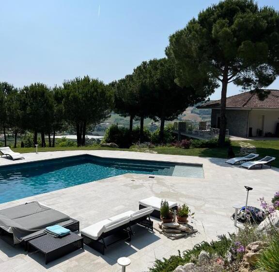 اتاق لوکس سه تخته, Greenvalley Bnb